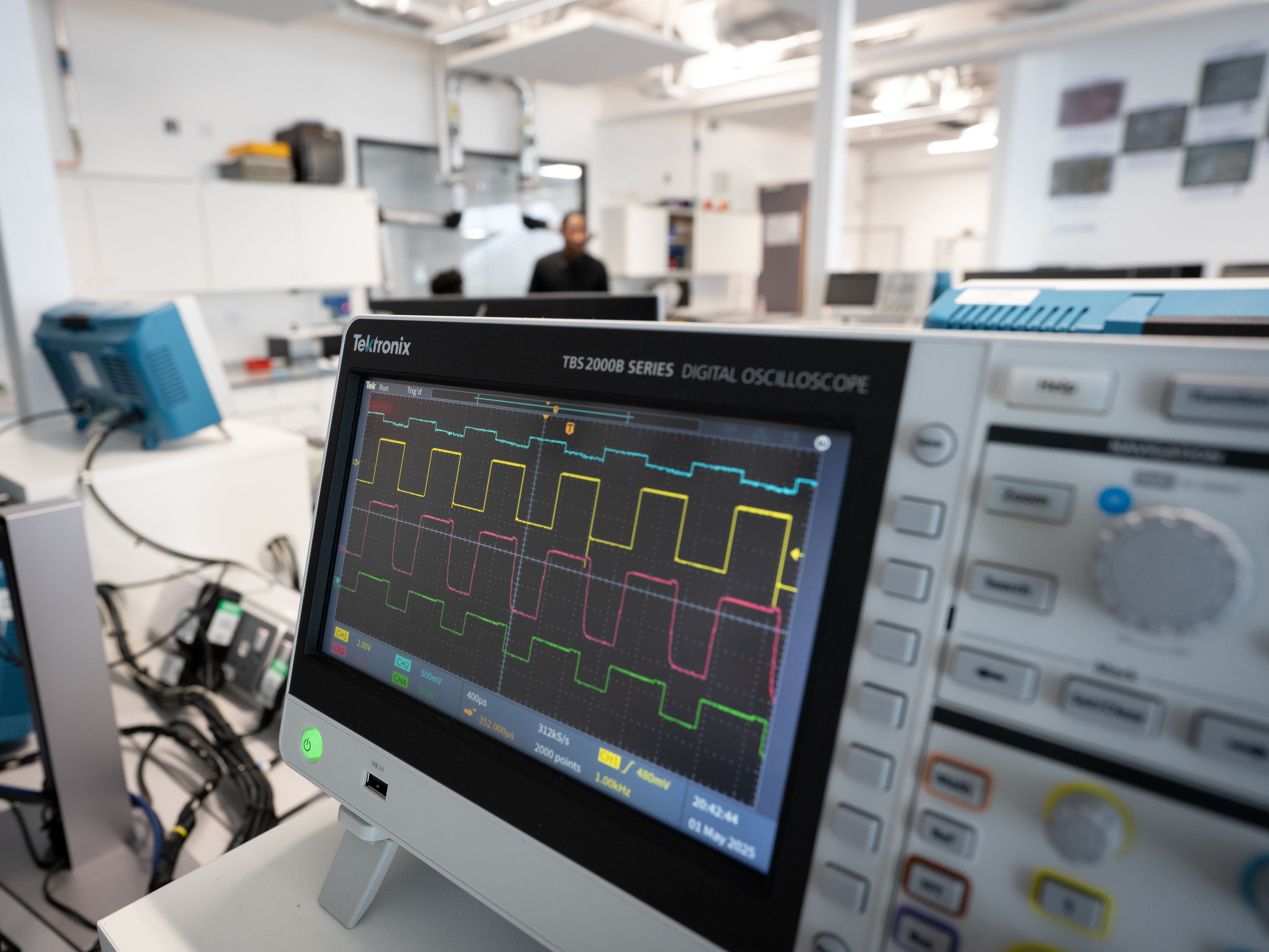 Example of Tektronix being used in a uni